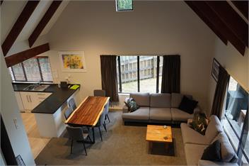 House handy to lake and township - Wanaka