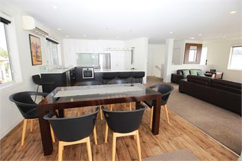 Stanmore Bay Beach House - Whangaparaoa
