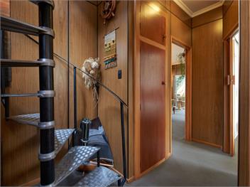 Retro Retreat (Bachcare) - Queenstown