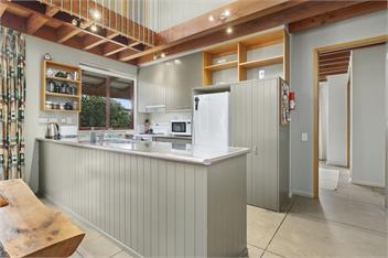 Great for families & groups, walk to town & lake - 