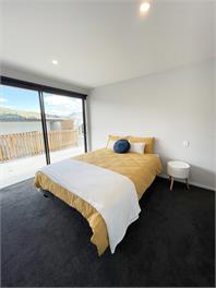 Gorgeous Lakefront 4 bedroom - 4 bathroom home - Queenstown