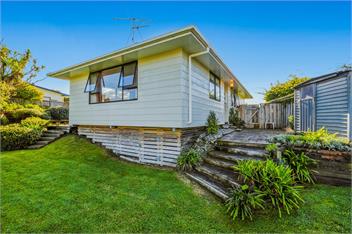 Waikanae Waves (Bachcare) - Waikanae Beach
