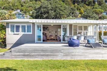 BACH ON THE BEACH - Coast & Country - Waiheke Island
