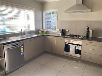 Orewa Beach House....seconds to beach - Orewa