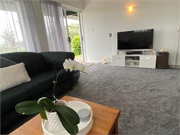 5 Min Walk to Beaches -Village & Shops Sea Views ! - Auckland