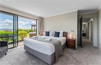 Scenic Solitude - Spa-pool, Lake and Mountain Views - Taupo