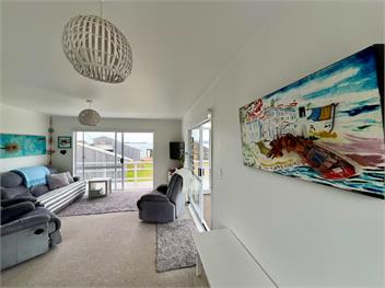 70's Iconic Bach - Whitianga