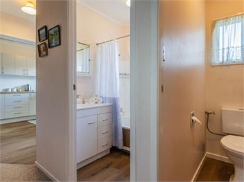 Central Riverside Retreat (Bachcare) - Taupo Central