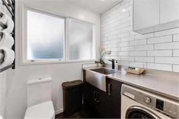 Bayview - Relax in the Hot Tub or Cross the Street to the Lake! - Taupo