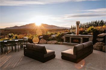 Ranger's Retreat | Stunning Mountain Views | Rural Location | Outdoor Fireplace - Wanaka