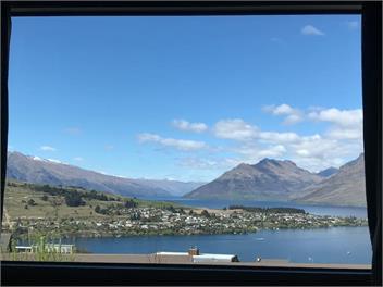 Stunning Lake and Mountain Views - Queenstown