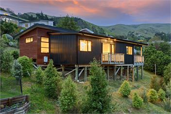 Mariners Lookout: Modern Cass Bay Escape with Stunning Views - Christchurch