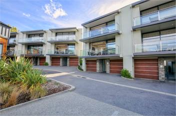Panoramic Escape | 2BR 2BA Apt with Balcony - Queenstown