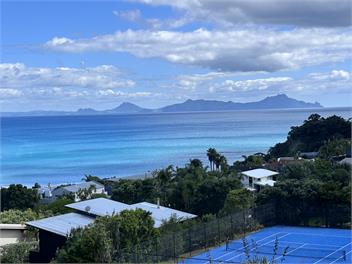 Cullen's Classic Bach #1 - Langs beach