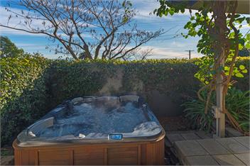 Moana Escape - Tasman Bay Views, Pool, Spa & Sauna - 