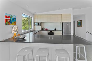 MODERN HILL TOP HOUSE | Amazing Views & Space | Sleeps 10 -