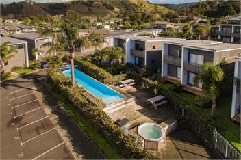 Soleil by the Sea - Beachfront Apartment - 