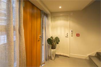 Alpine Village Lakefront Apartment - Queenstown