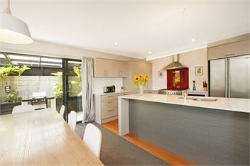 'Commodore' - Nelson Sea View Holiday Home - Nelson