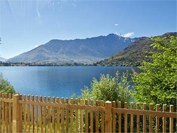 On the Lake , Remarkable Views - Queenstown