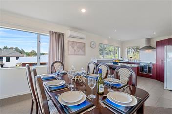 Adventure Sika - Relax on the deck with views - Taupo
