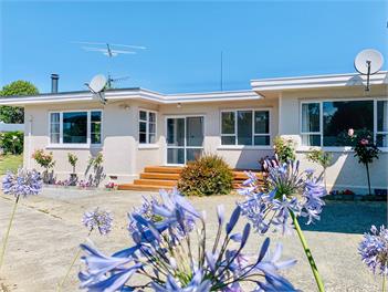 Large Sunny Home Close to It All - Relax & Explore - Nelson
