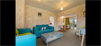 Beachy Bach - With Brand New Spa Pool! - Foxton Beach