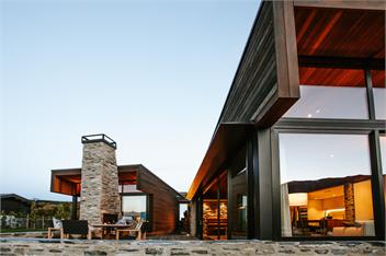 Three Peaks House | Sleeps 10 | Lake Views | Outdoor Fire - Wanaka