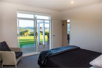 Waterfront Wonder (Bachcare) - Matarangi