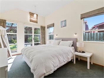 Charming on Cherry (Bachcare) - Wanaka