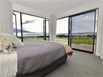 Lake House (Bachcare) - Te Anau