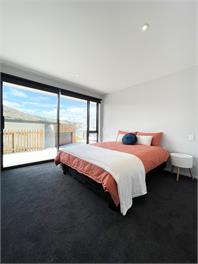 Gorgeous Lakefront 4 bedroom - 4 bathroom home - Queenstown