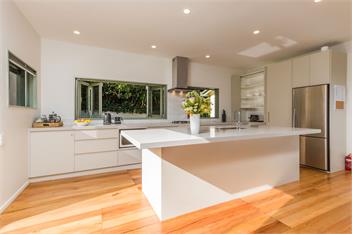 'Harbour View - Two' - Nelson Waterfront Apartment - Nelson