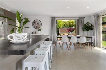 A Beach Hive at Papamoa Beach - 4 bedrooms - Tauraga