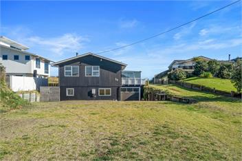 Beachfront Favourite (Bachcare) - Foxton Beach