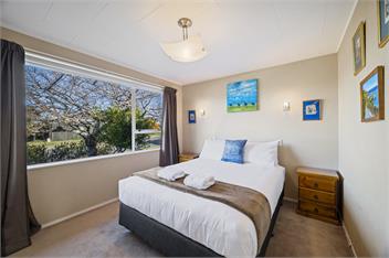 Kinder Cottage - Taupo - Private fully fenced back yard, close to shops - Taupo
