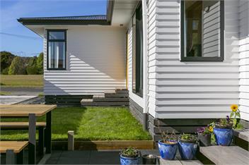 Secluded Lake Escape with sweeping reserve views near the Botanical Gardens - Taupo