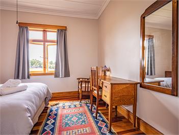 MJ's Retreat, Tongariro Alpine Crossing Special - Ohakune