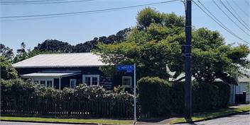 Eclectic Cottage - New Plymouth