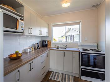 Central Riverside Retreat (Bachcare) - Taupo Central