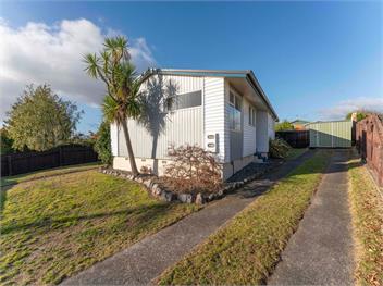 The Bay Breeze Retreat (Bachcare) - Taupo