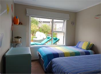 Private Beach Oasis with Heated Pool & Jacuzzi - North Shore, Auckland