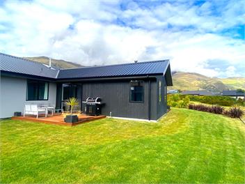 Modern home in central Wānaka - Wanaka