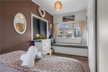Raisin Town (Bachcare) - Marahau