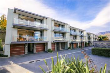 Panoramic Escape | 2BR 2BA Apt with Balcony - Queenstown