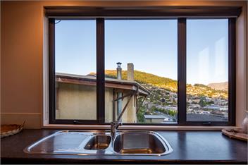 Central Home | Lake Views | 3 Bedrooms | Free WIFI - Queenstown