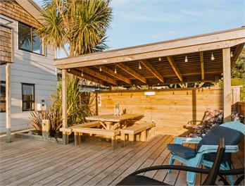 Pukehina Beach. Accommodating 19 guests. - Tepuke