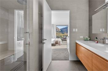 Fabulous bedroom views from exclusive private home - Queenstown