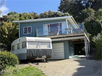 Rose's Kaiteriteri Bach - 