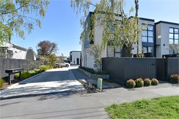 City-side Riccarton, Walk to Mall - Matai St West -